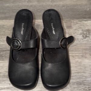 BareTraps Black Leather Mules with Buckle
